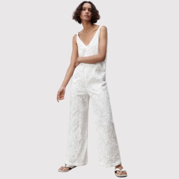 ZARA Womens Jumpsuit White Floral Eyelet V Neck Sleeveless Wide Leg Boho Large - Picture 1 of 11